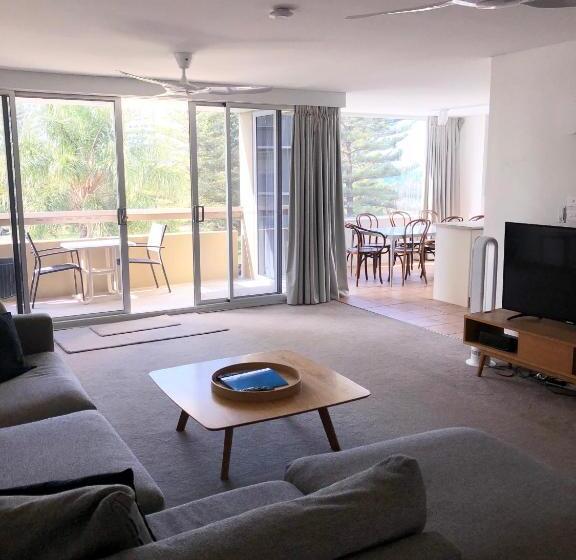 Superior 2-bedroom flat with a view, Oceania On Burleigh Beach