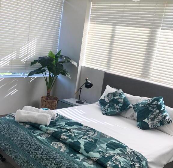 Superior 3-bedroom flat with a view, Oceania On Burleigh Beach