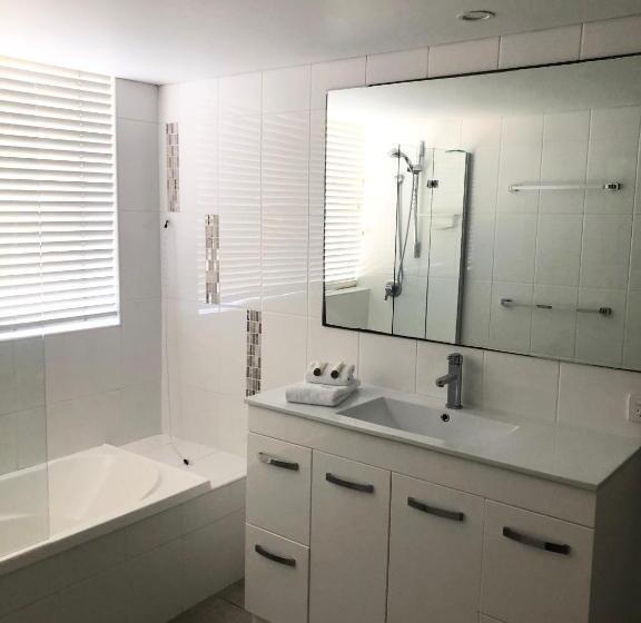 Superior 3-bedroom flat with a view, Oceania On Burleigh Beach