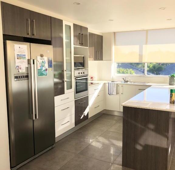 Superior 3-bedroom flat with a view, Oceania On Burleigh Beach