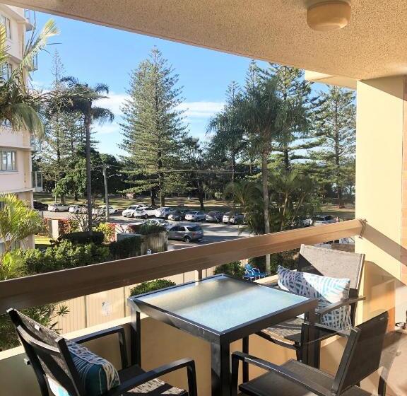 Superior 3-bedroom flat with a view, Oceania On Burleigh Beach