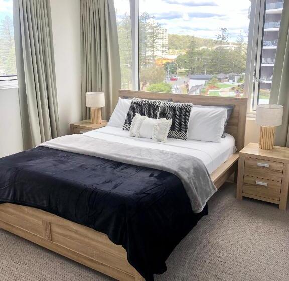 Superior 2-bedroom flat with a view, Oceania On Burleigh Beach