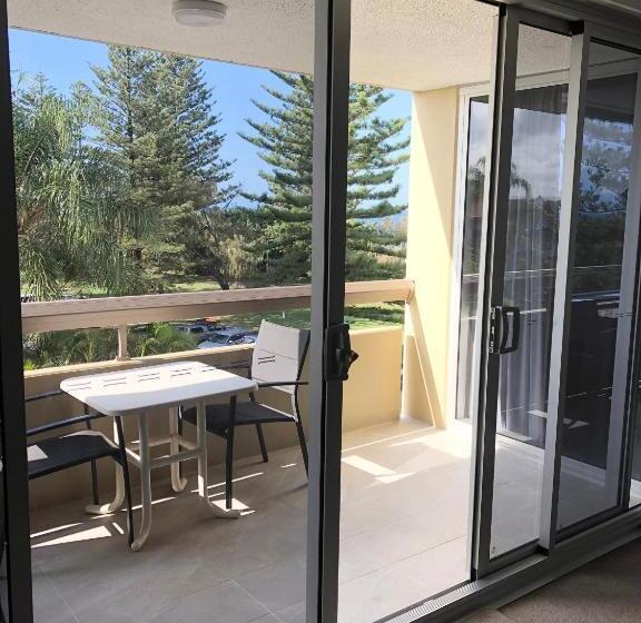 Superior 3-bedroom flat with a view, Oceania On Burleigh Beach