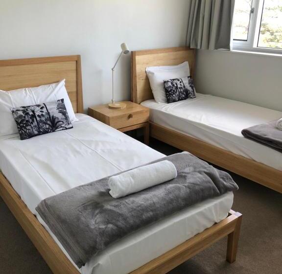 Superior 3-bedroom flat with a view, Oceania On Burleigh Beach