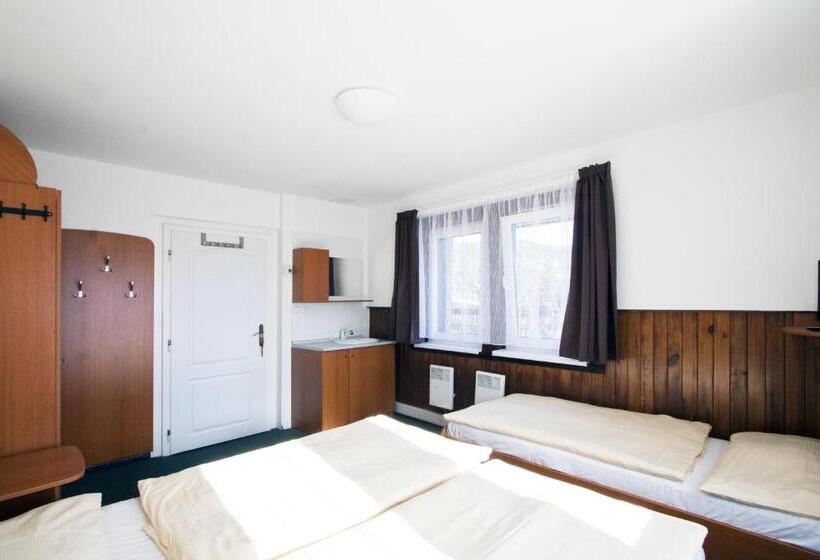 חדר סטנדרטי לארבעה עם חדר אמבטיה משותף, Horska Chata Svetlanka