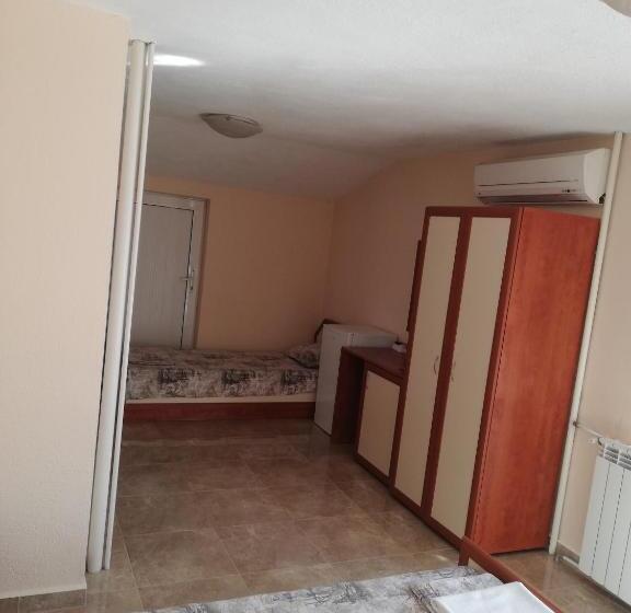 Triple Room Sea View, Milchevi Guesthouse