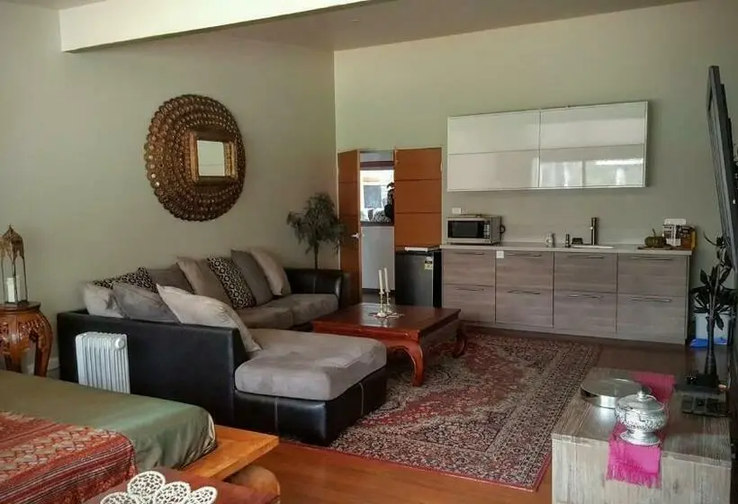 スイート, Mudstone Suites
