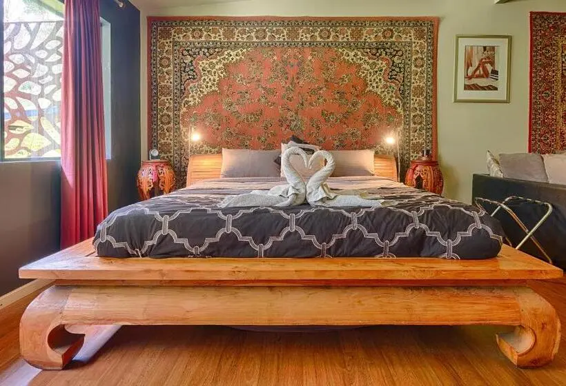 スイート, Mudstone Suites