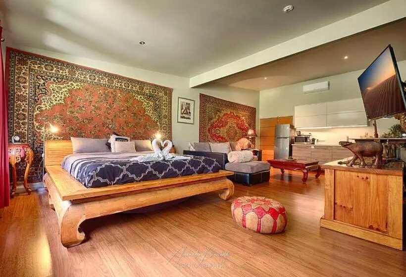 スイート, Mudstone Suites