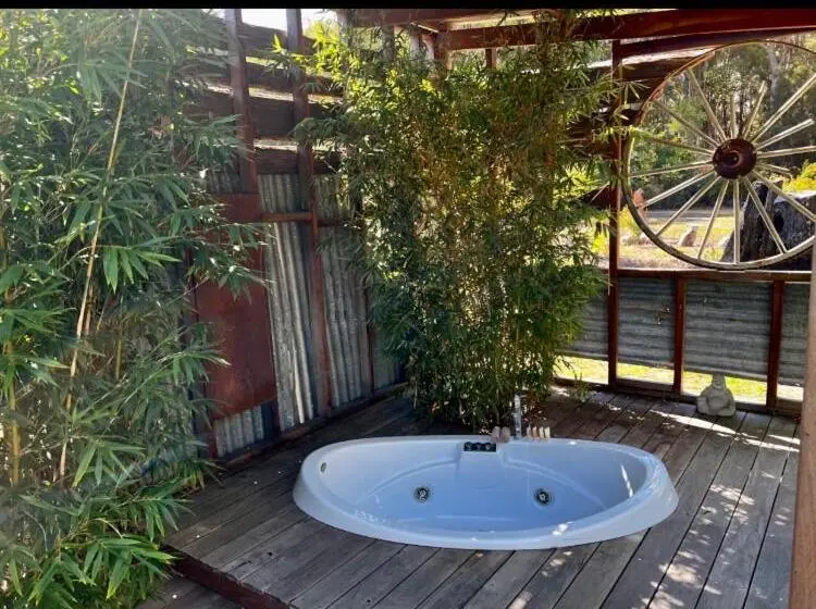 スイート, Mudstone Suites