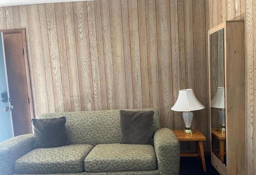 带大床的豪华间, Saddle & Surrey Motel