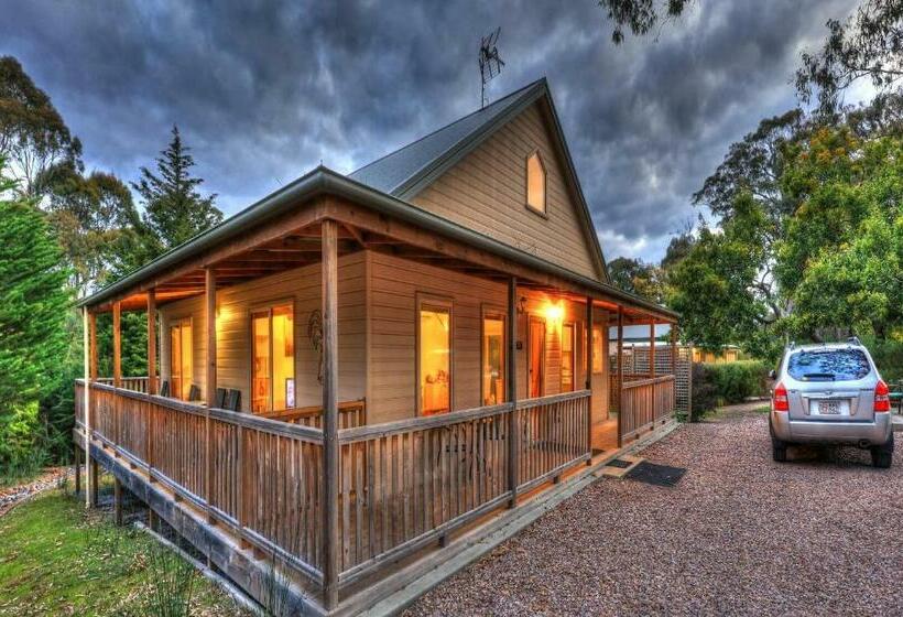 بنگله خانوادگی, Roosters Rest