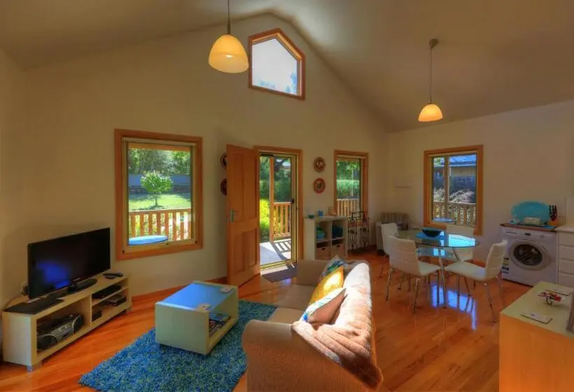キャビン, Roosters Rest