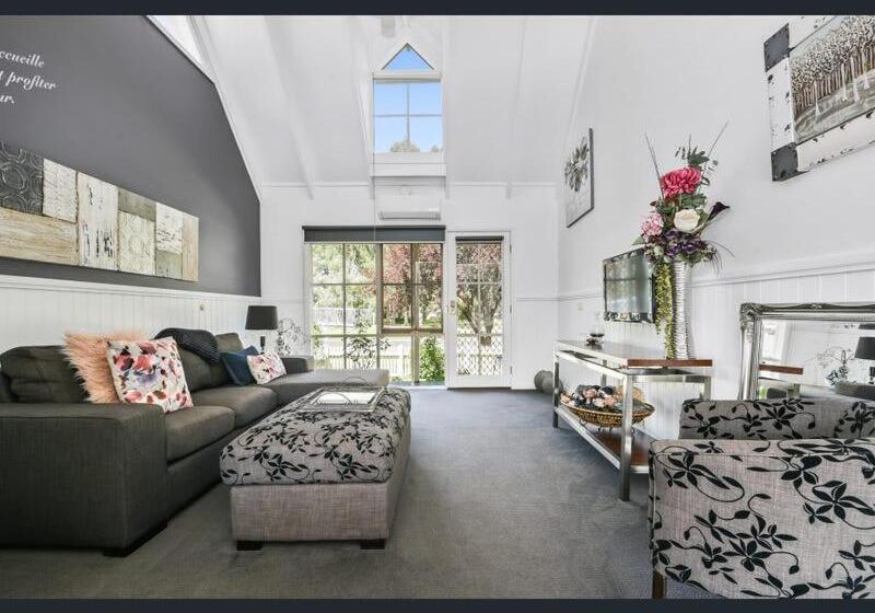 استودیوی لوکس, Creek Cottage Bed And Breakfast Traralgon