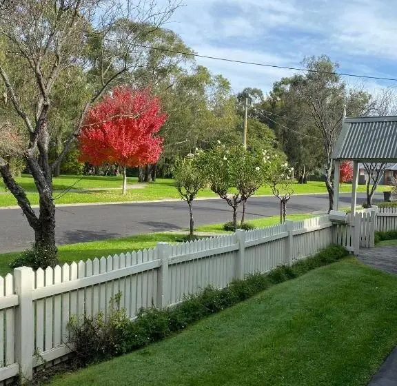 سوییت خانوادگی, Creek Cottage Bed And Breakfast Traralgon