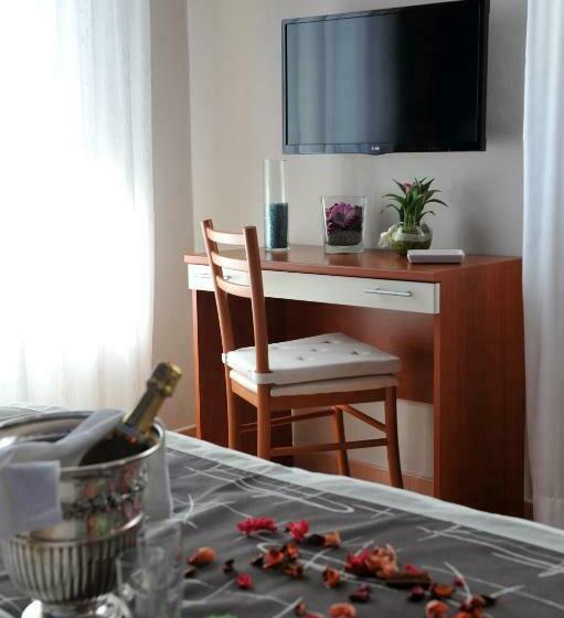 Comfort room with lake view, Bellavista Meublè