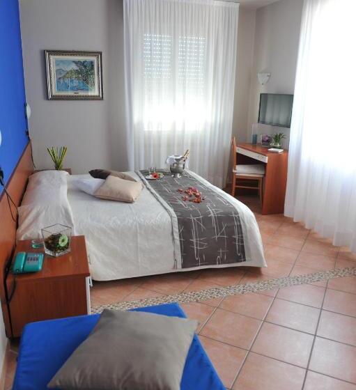 Comfort room with lake view, Bellavista Meublè