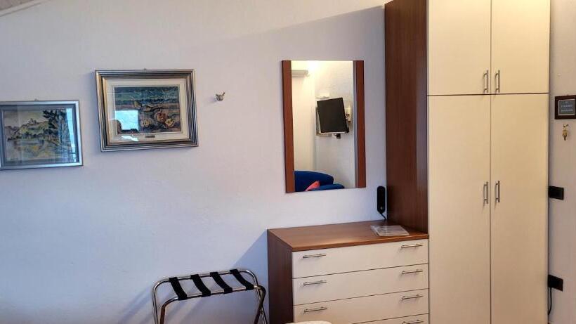 חדר קלאסי עם נוף לאגם, Bellavista Meublè