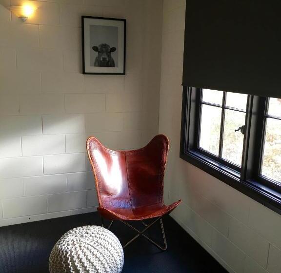 דירת שני חדרים, House Of Ullr