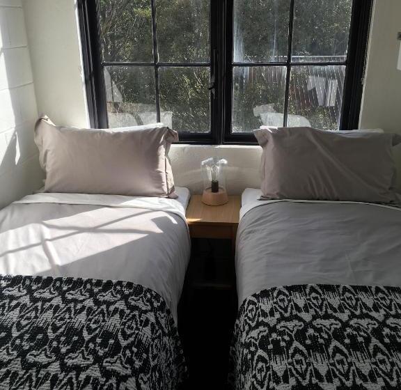 דירת שני חדרים, House Of Ullr