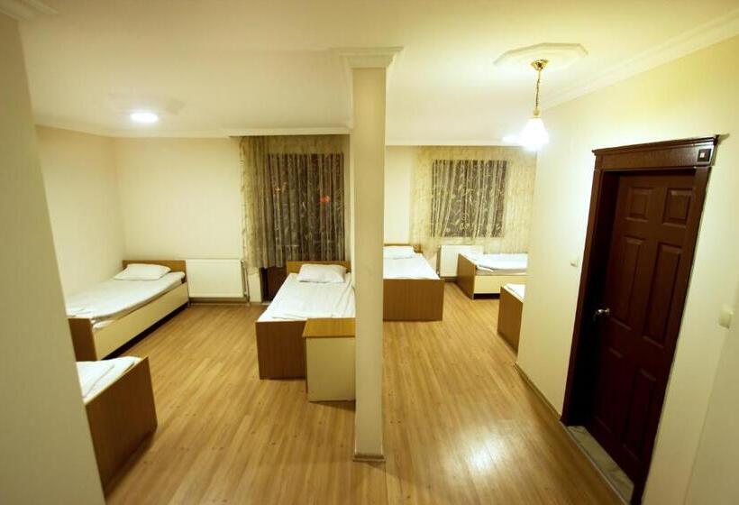 اتاق خانوادگی, Korkmaz Rezidans