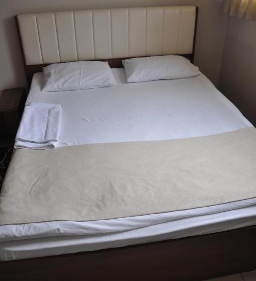 اتاق خانوادگی, Korkmaz Rezidans