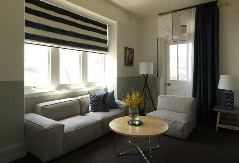 سوئیت با بالکن, Palisade