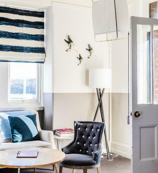 سوئیت با بالکن, Palisade