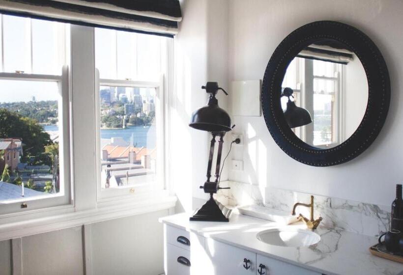 سوئیت با تخت بزرگ, Palisade