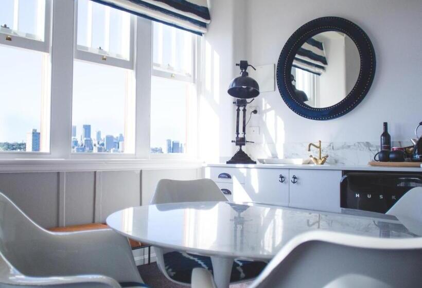 سوئیت با تخت بزرگ, Palisade