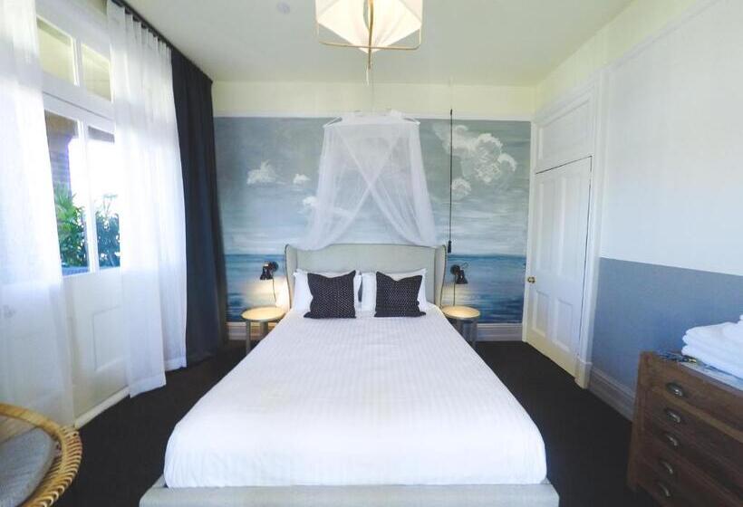 سوئیت با بالکن, Palisade