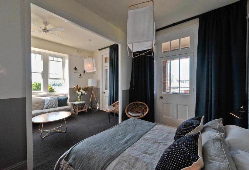 سوئیت با بالکن, Palisade