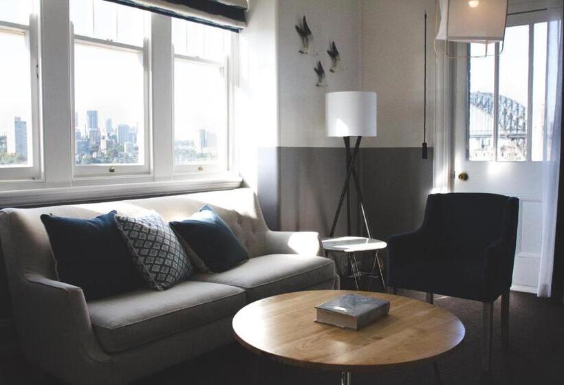 سوئیت با بالکن, Palisade