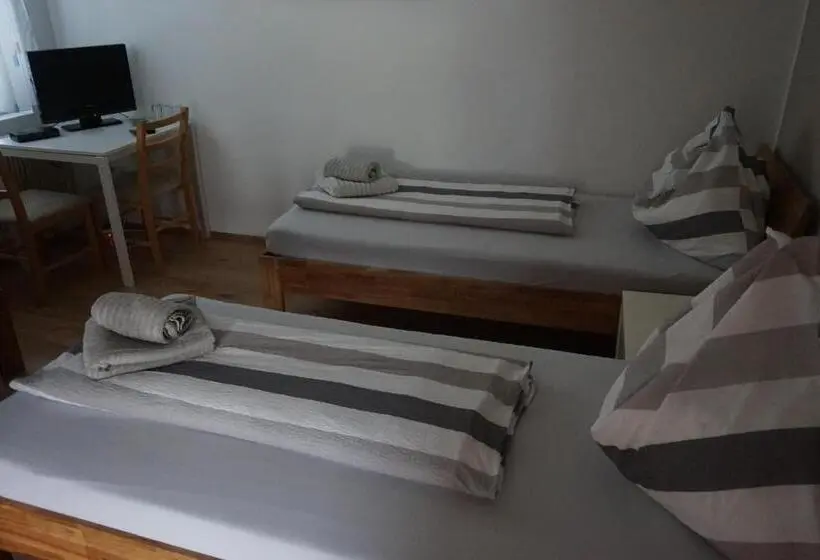 Quarto Triplo Standart, Roccos Raum