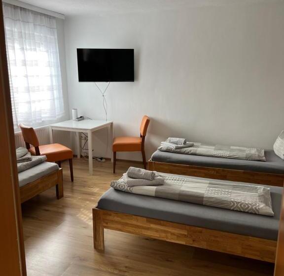 חדר סטנדרט לשלושה, Roccos Raum