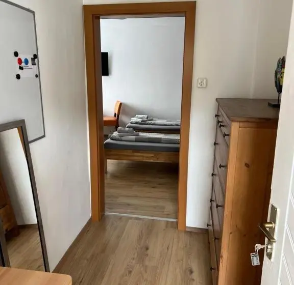 Quarto Triplo Standart, Roccos Raum