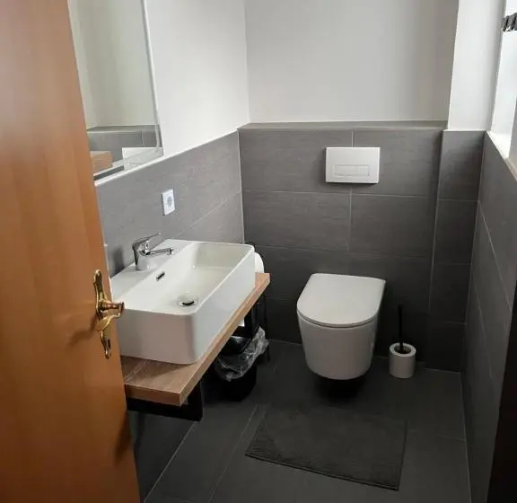 Quarto Triplo Standart, Roccos Raum