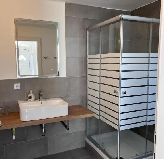 Quarto Standard para Deficientes, Roccos Raum
