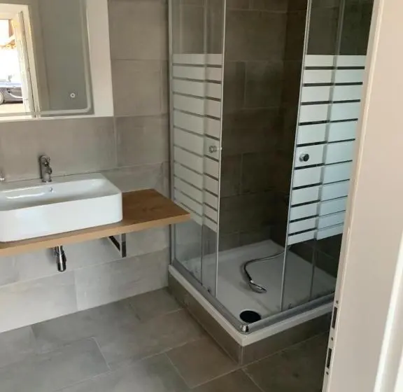 Quarto Standard para Deficientes, Roccos Raum