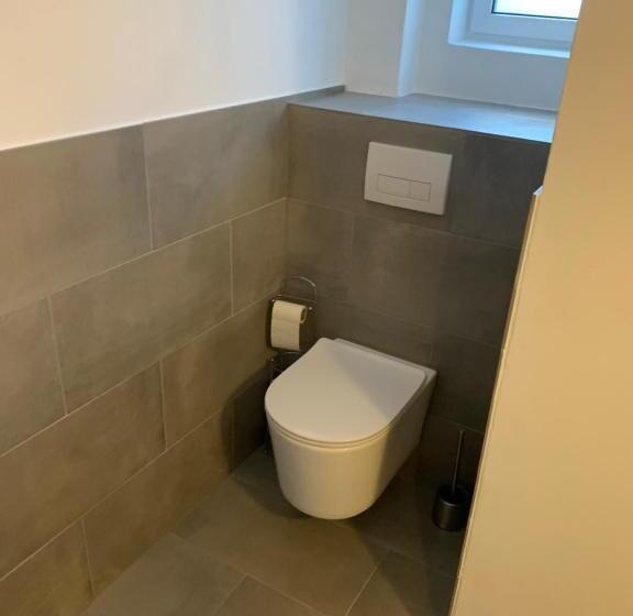 חדר סטנדרט מותאם לאדם עם מוגבלויות, Roccos Raum