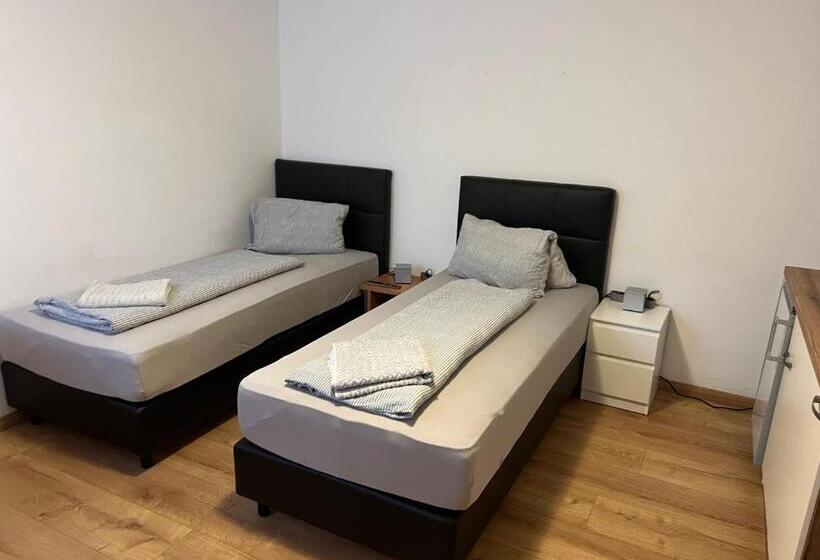 חדר סטנדרט מותאם לאדם עם מוגבלויות, Roccos Raum