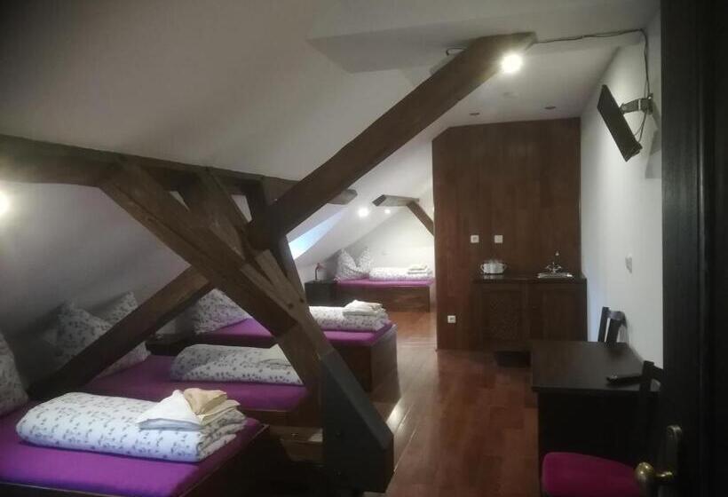 スタンダード４人部屋, Vlčí Jámy
