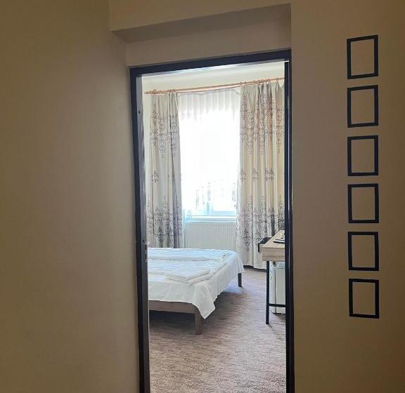 خانه 1 خوابه, Pensiunea Nero