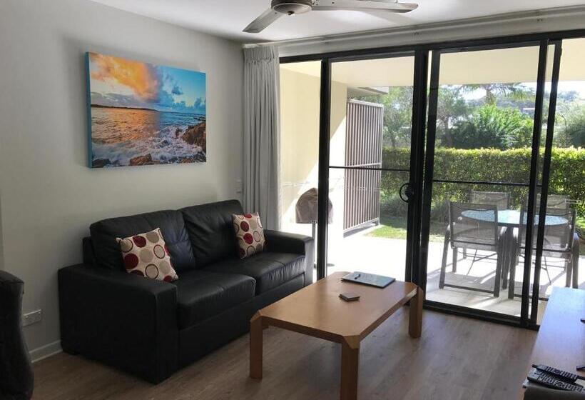 침실 2개 아파트, Agnes Water Beach Club