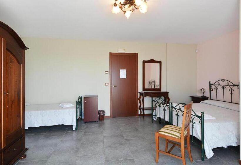 اتاق استاندارد سه نفره, B&b La Castellana