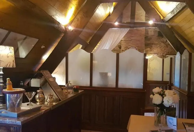 スタンダード４人部屋, Le Café Du Village   Bar à Cocktails & à Ambiance