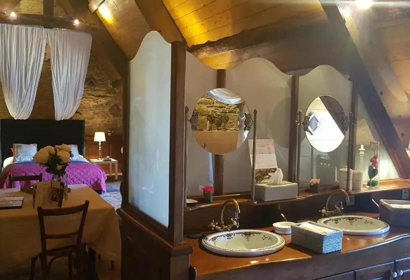 スタンダード４人部屋, Le Café Du Village   Bar à Cocktails & à Ambiance