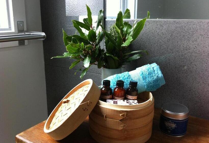 小室, Sea Salt Bnb