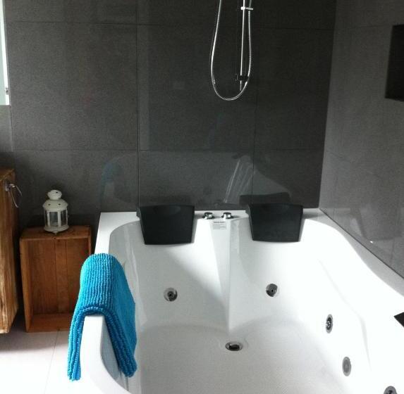 小室, Sea Salt Bnb