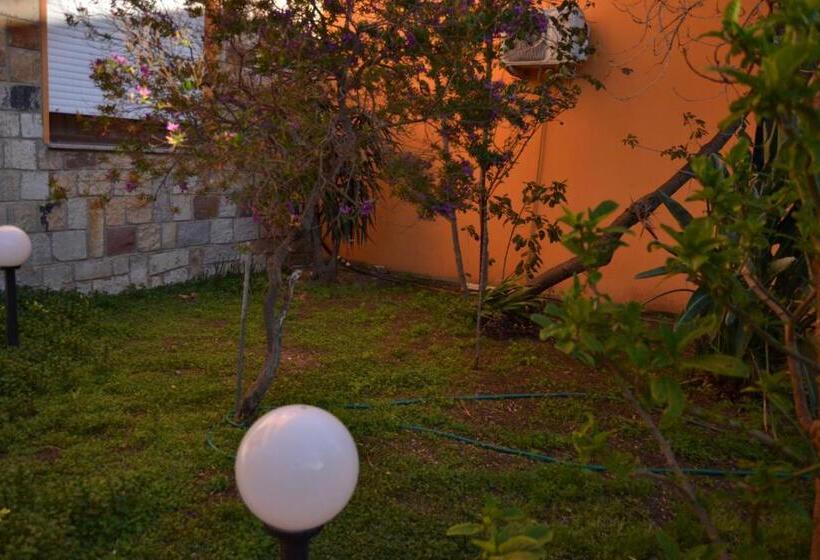 Четырехместный Номер Стандарт Вид на Сад, Villa Donna Maria